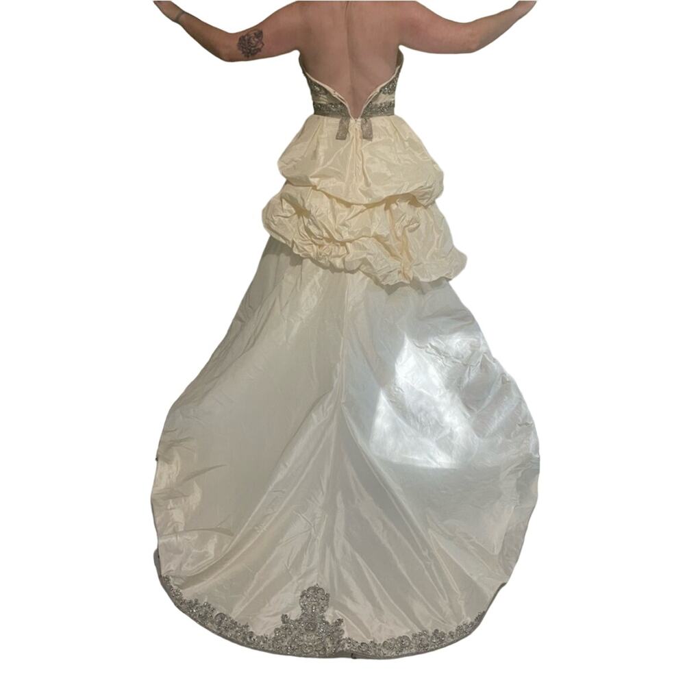Victor Harper wedding gown 109 - Picture 10 of 13